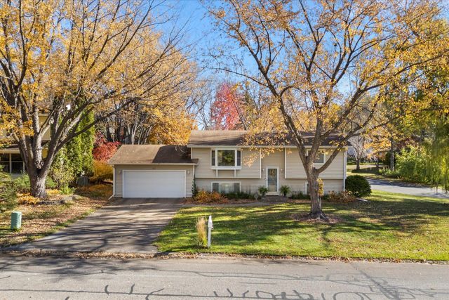 3048 Camelot Circle, Woodbury, MN 55125