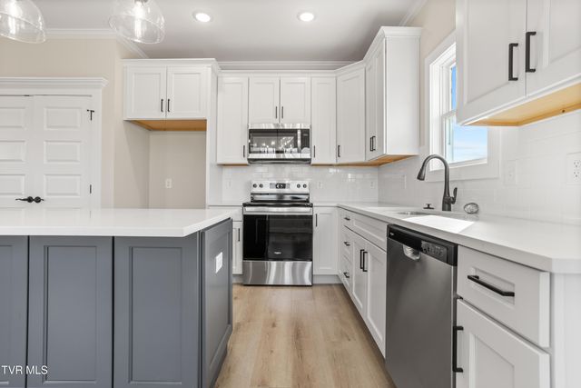 2085 Presley Crossing, Jonesborough, TN 37659