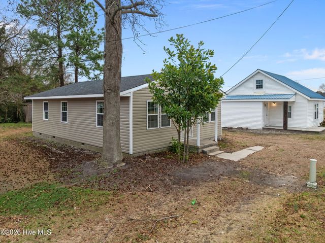 211 S Jackson Street, Beulaville, NC 28518