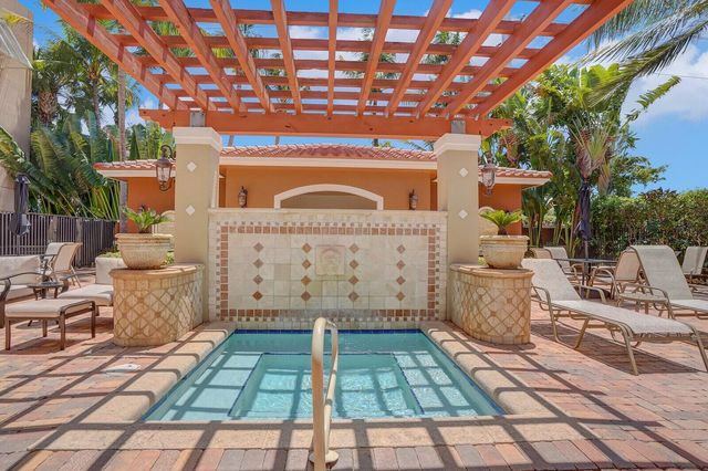 616 Clearwater Park Road Lp4, West Palm Beach, FL 33401