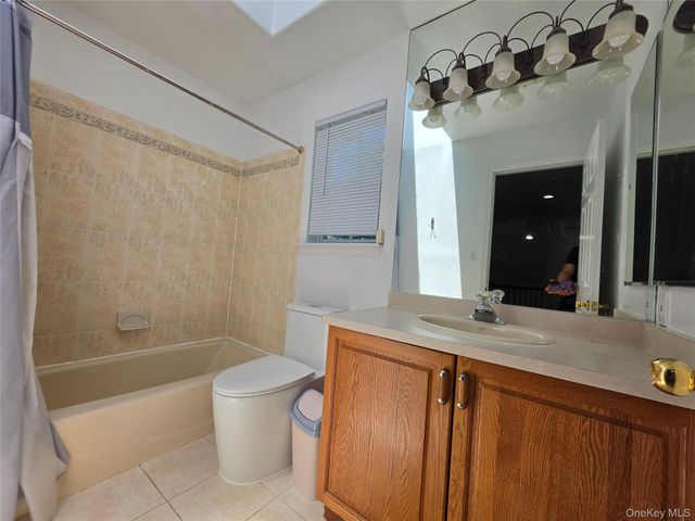 3 Arbor Field Way, Lake Grove, NY 11755