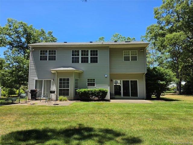 3 Arbor Field Way, Lake Grove, NY 11755