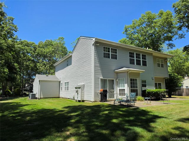 3 Arbor Field Way, Lake Grove, NY 11755