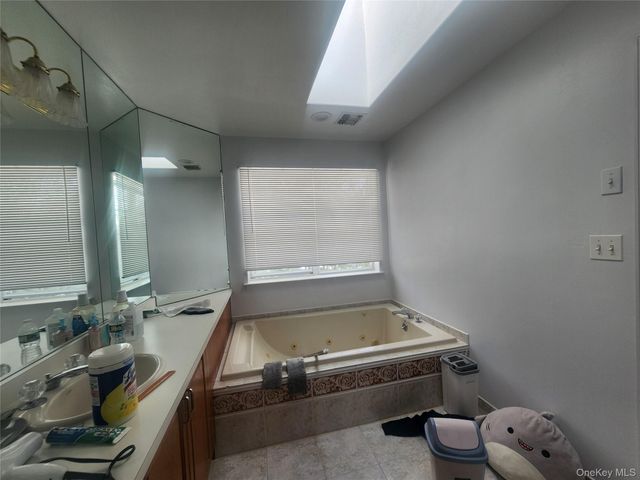 3 Arbor Field Way, Lake Grove, NY 11755