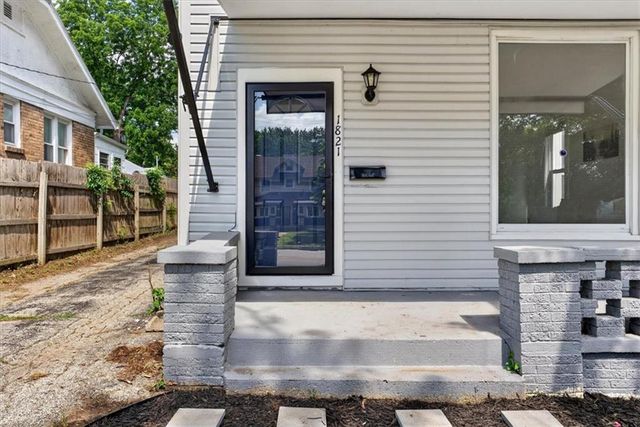 1821 S Sterling Avenue, Independence, MO 64052