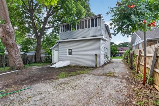 1821 S Sterling Avenue, Independence, MO 64052