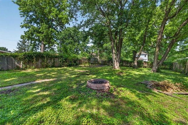 1821 S Sterling Avenue, Independence, MO 64052