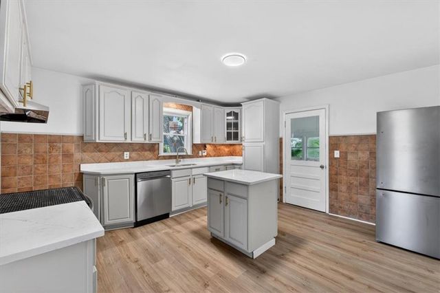 1821 S Sterling Avenue, Independence, MO 64052