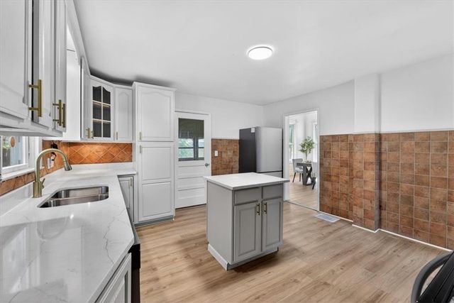 1821 S Sterling Avenue, Independence, MO 64052