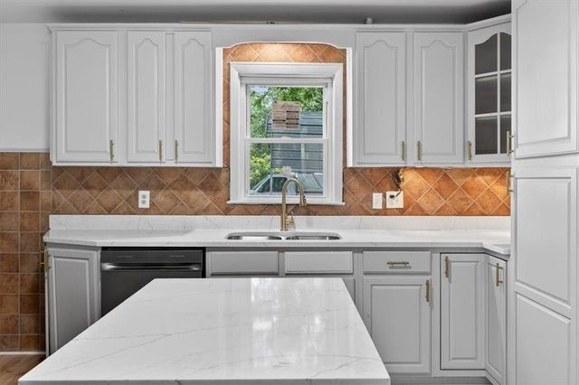 1821 S Sterling Avenue, Independence, MO 64052