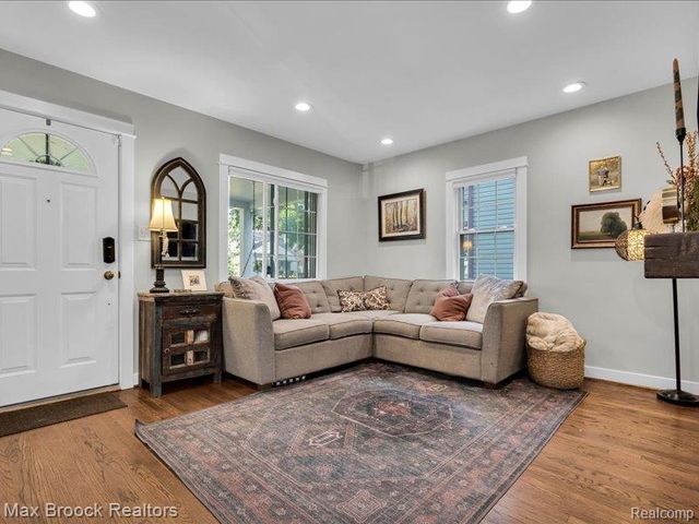 2000 Kalama Avenue, Royal Oak, MI 48067