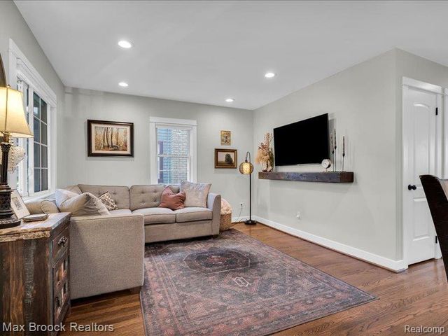 2000 Kalama Avenue, Royal Oak, MI 48067