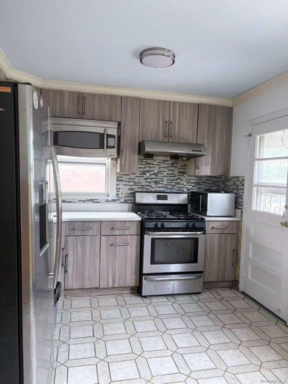150-35 22nd Avenue, Whitestone, NY 11357 — photo 4