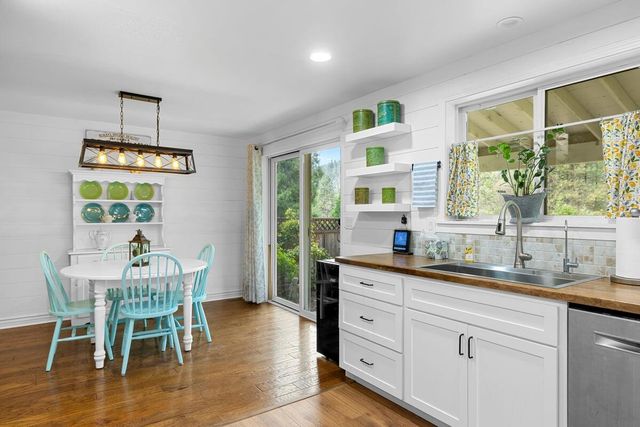 5460 HWY 238, Jacksonville, OR 97530