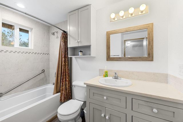 5460 HWY 238, Jacksonville, OR 97530