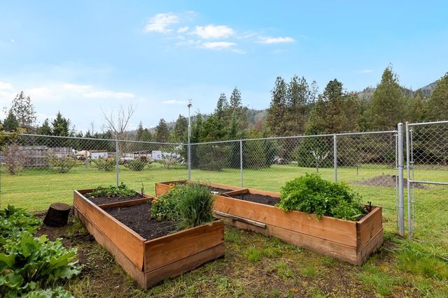 5460 HWY 238, Jacksonville, OR 97530