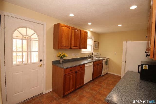 48 Meadow Farms Road, West Hartford, CT 06107