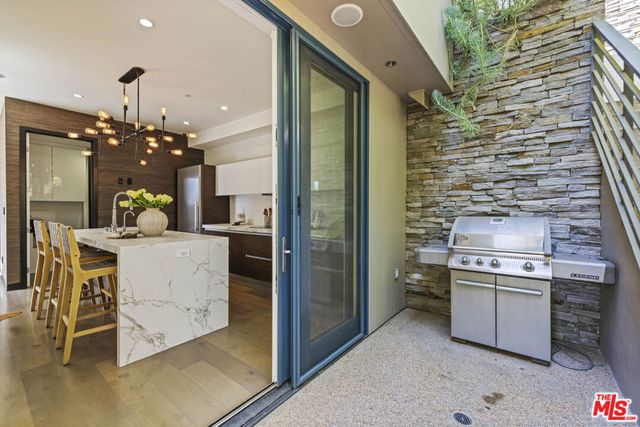 2756 Westshire Drive, Los Angeles, CA 90068