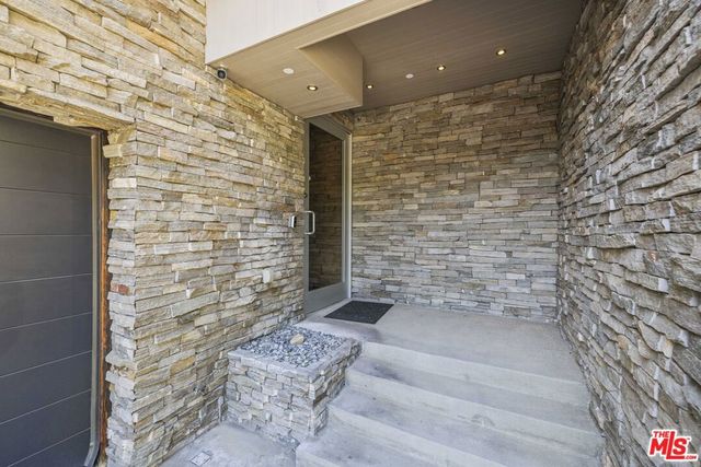 2756 Westshire Drive, Los Angeles, CA 90068