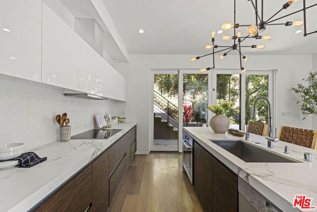 2756 Westshire Drive, Los Angeles, CA 90068