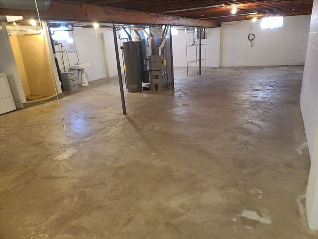 915 E 2nd Street, Vinton, IA 52349