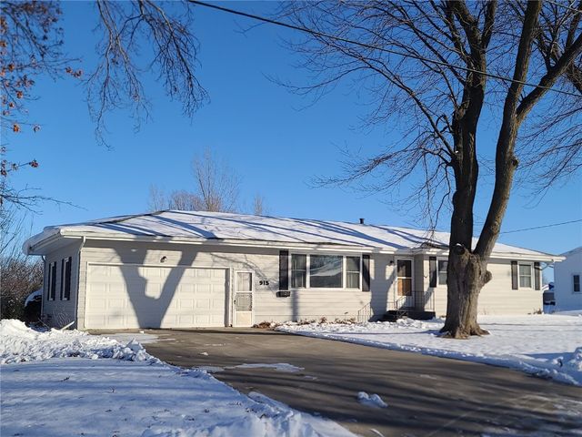 915 E 2nd Street, Vinton, IA 52349