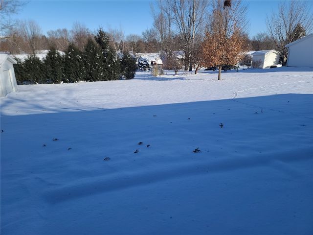 915 E 2nd Street, Vinton, IA 52349