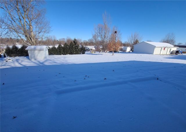 915 E 2nd Street, Vinton, IA 52349