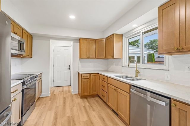 6305 Meadowbrook Drive, Mentor, OH 44060