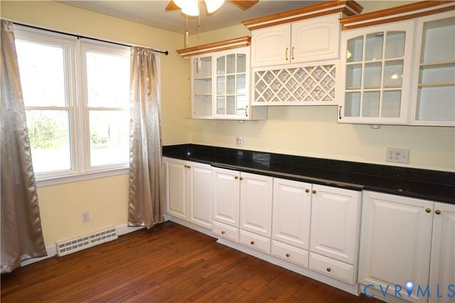 904 Forestview Dr, Colonial Heights, VA 23834