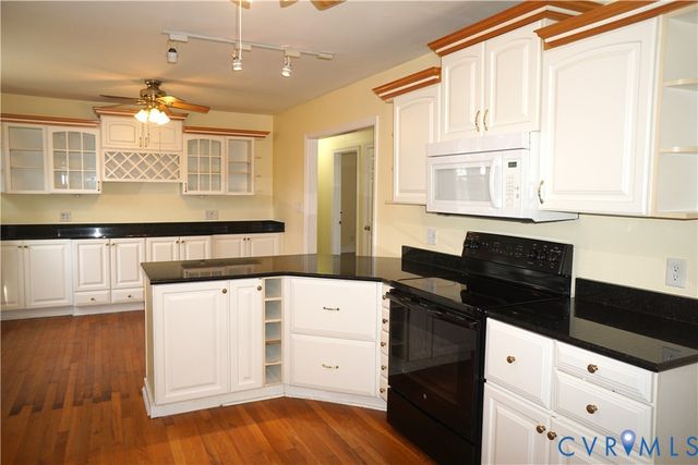 904 Forestview Dr, Colonial Heights, VA 23834