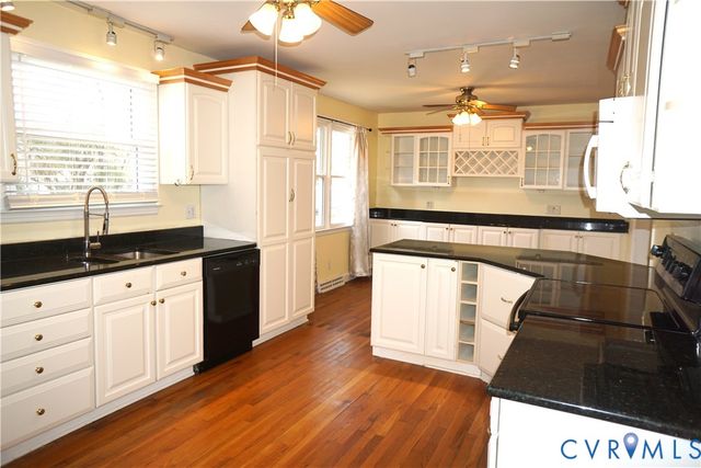 904 Forestview Dr, Colonial Heights, VA 23834