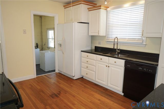 904 Forestview Dr, Colonial Heights, VA 23834