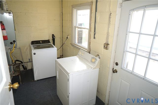 904 Forestview Dr, Colonial Heights, VA 23834