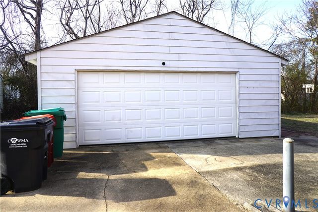 904 Forestview Dr, Colonial Heights, VA 23834