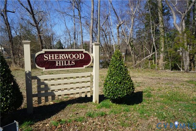 904 Forestview Dr, Colonial Heights, VA 23834