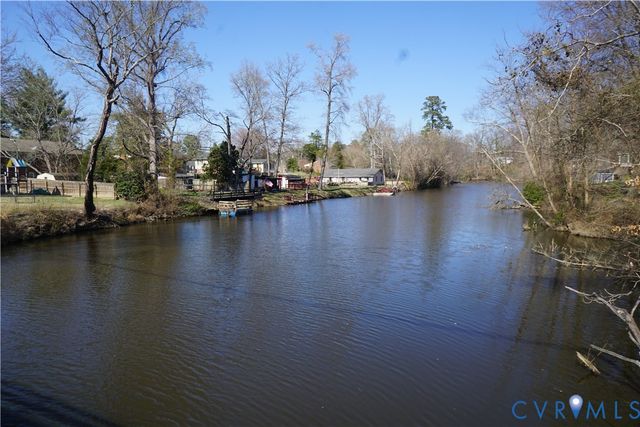 904 Forestview Dr, Colonial Heights, VA 23834