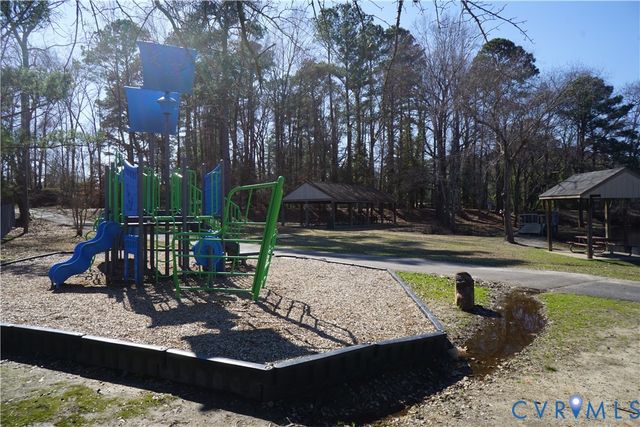 904 Forestview Dr, Colonial Heights, VA 23834