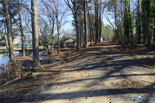 904 Forestview Dr, Colonial Heights, VA 23834