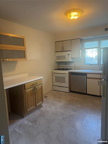 33 Canterbury Lane, New Milford, NJ 07646