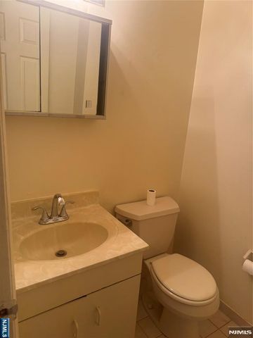 33 Canterbury Lane, New Milford, NJ 07646