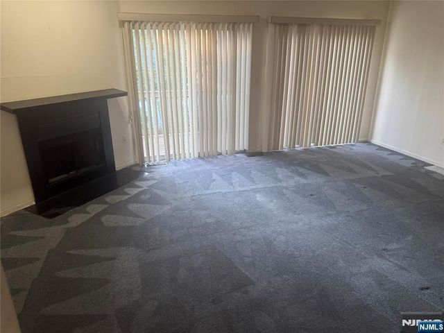 33 Canterbury Lane, New Milford, NJ 07646
