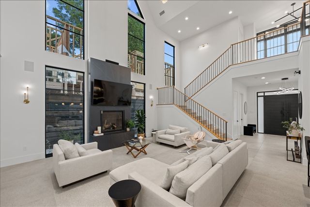 5839 Richmond Avenue, Dallas, TX 75206