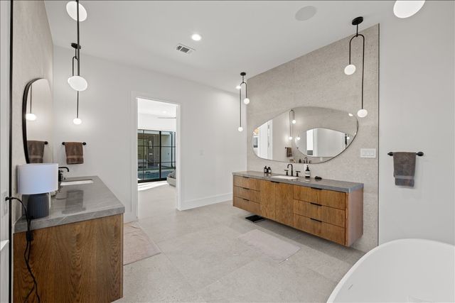 5839 Richmond Avenue, Dallas, TX 75206