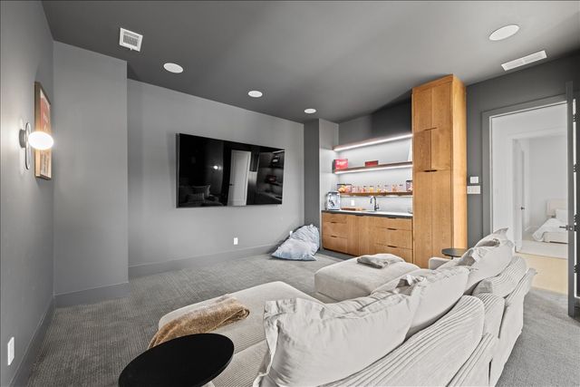 5839 Richmond Avenue, Dallas, TX 75206