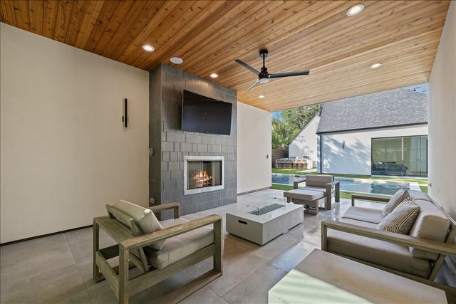 5839 Richmond Avenue, Dallas, TX 75206