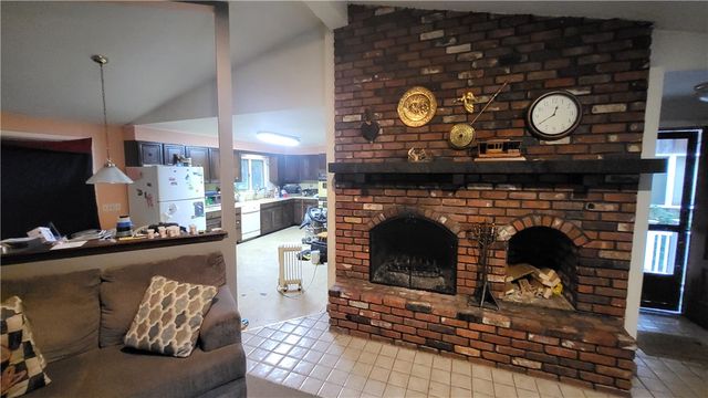 75 Rowe Drive, Cranston, RI 02921