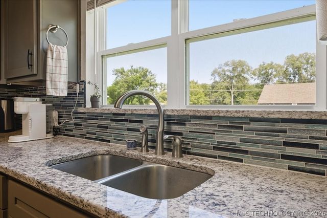 1109 N 4TH Street, Broken Arrow, OK 74012