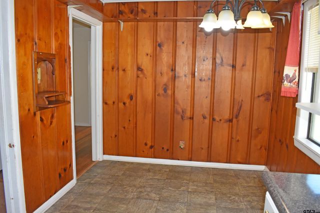 209 Ludolph St, Palestine, TX 75803