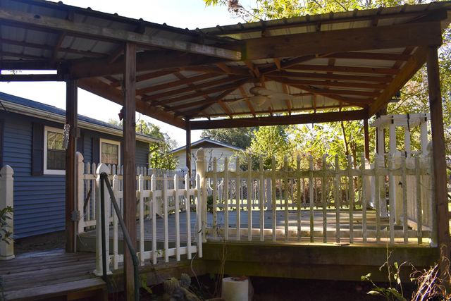 209 Ludolph St, Palestine, TX 75803